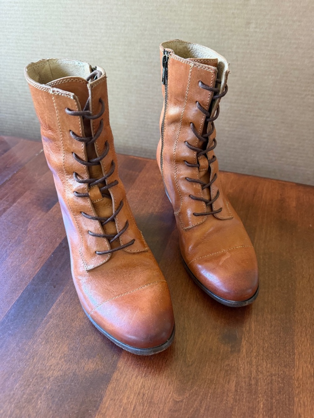 FRYE Courtney Lace Up Ankle Boots 9 - worn twice - Picture 3 of 11